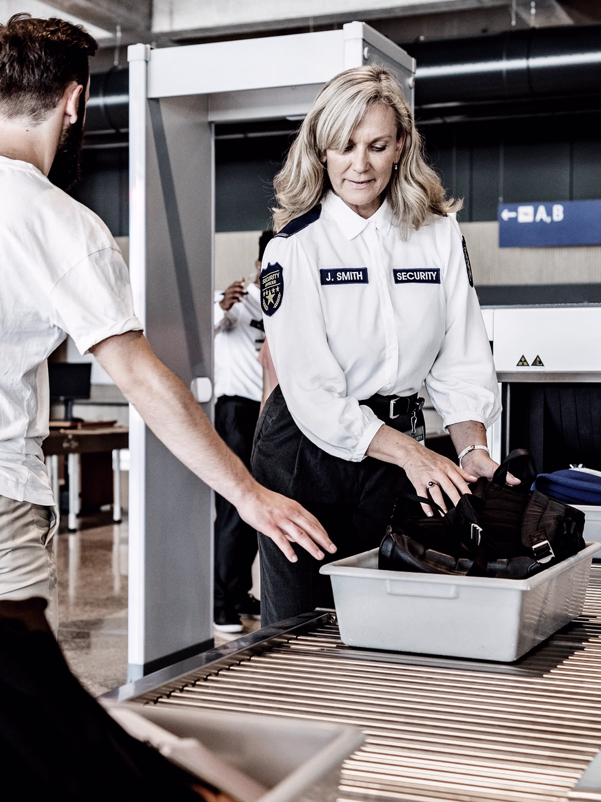 Sikkerhedskontrol i lufthavn — Copenhagen Optimization billedstil