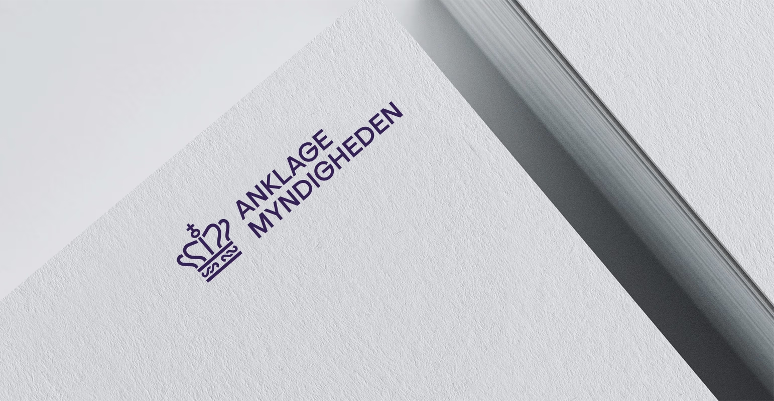 Upland_studio, anklagemyndigheden logo på papirblok