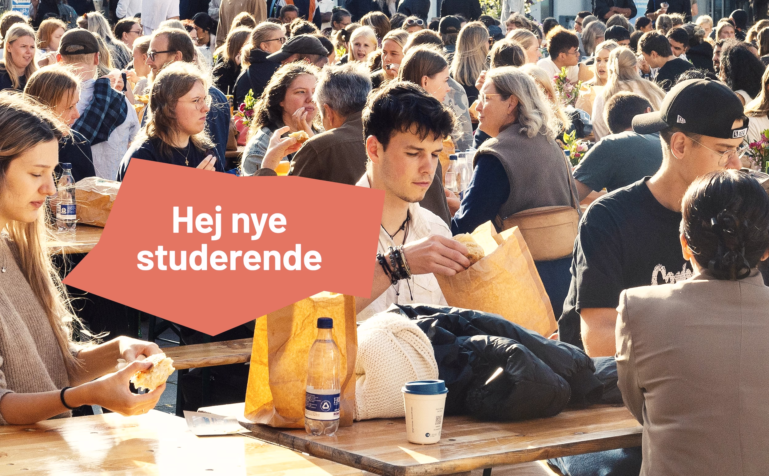 Upland_studio_Studieby_torvet_top Studerende på torvet i Horsens under Studieby velkomstuge