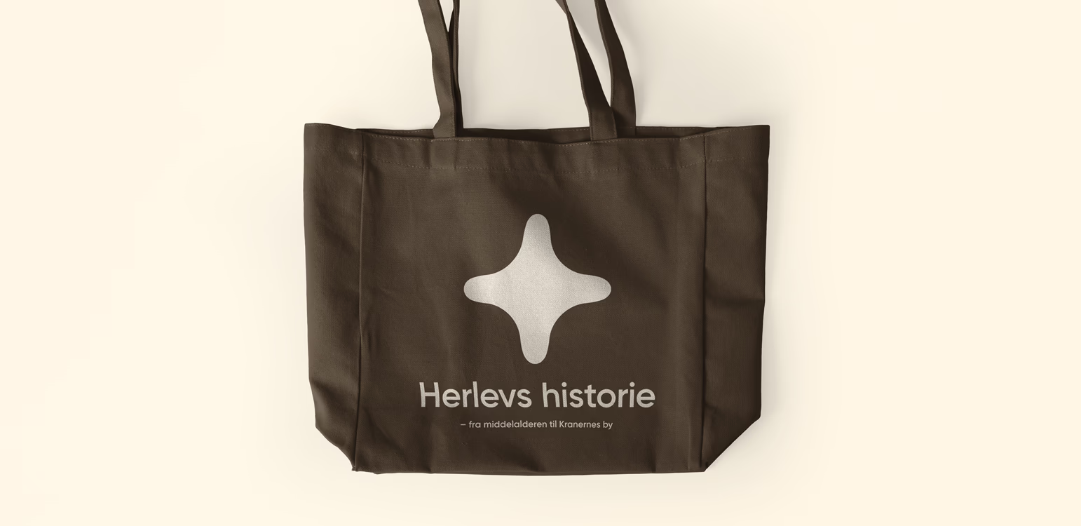 Upland_studio_Herlevs-hisorie_bag copy Upland_studio_Herlevs-hisorie_bag copy